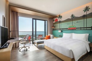Hypo-allergenic bedding, in-room safe, desk, soundproofing - Hilton Garden Inn Sanya (Sanya)