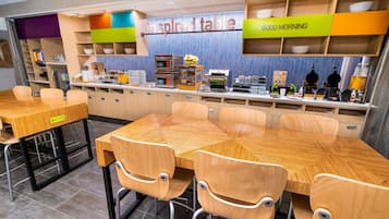 Free daily breakfast