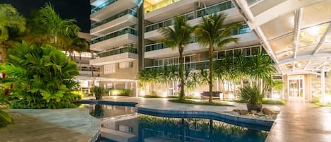 Indoor/outdoor pool