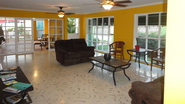 Unclassified image, 1 of 21, button - Jade's Oasis (Oranjestad)