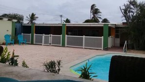 Unclassified image, 4 of 21, button - Jade's Oasis (Oranjestad)