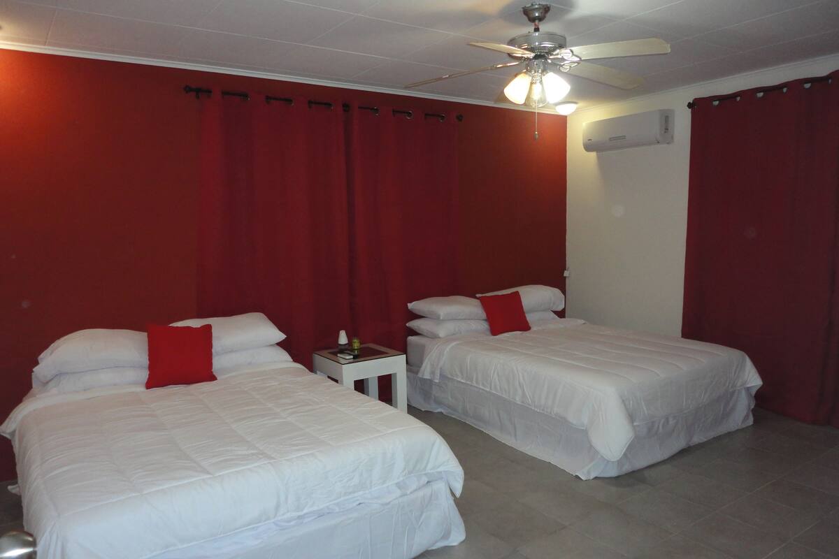 Quadruple Room, 2 Queen Beds