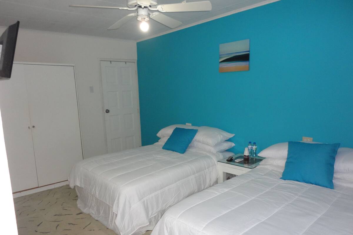 Basic Quadruple Room, 2 Double Beds, Private Bathroom
