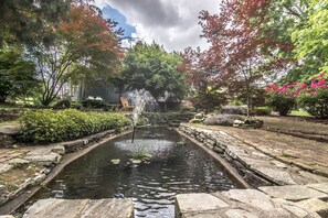 Fountain - The Barn at Strasburg B&B (Strasburg)