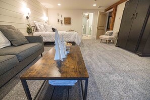Suíte luxo, 1 cama King, para não fumantes | Roupas de cama premium, cortinas blackout, ferros/tábuas de passar roupa