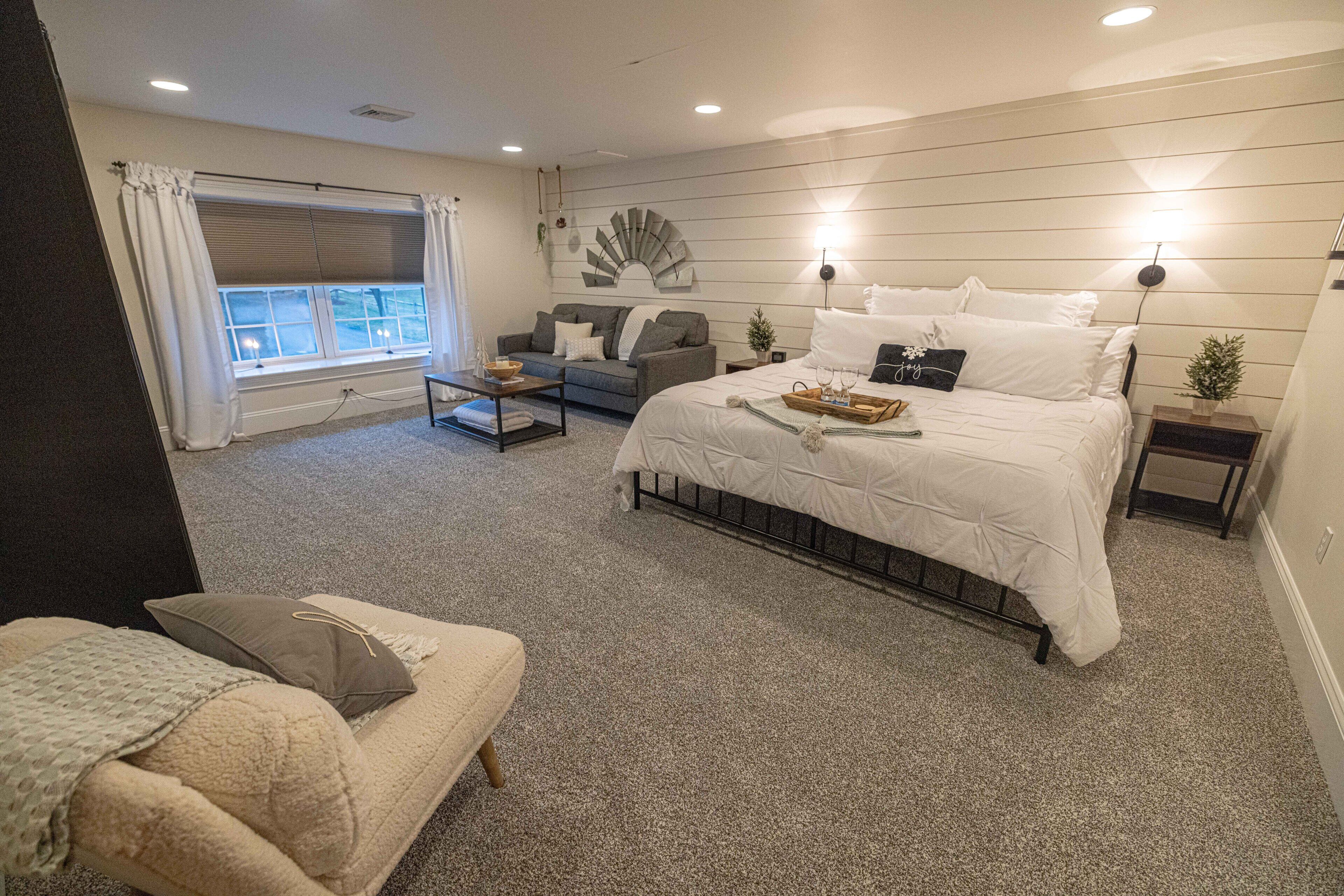 Deluxe Suite, 1 King Bed, Non Smoking | Premium bedding, blackout curtains, iron/ironing board, free WiFi