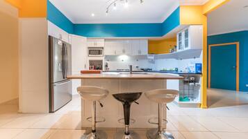 House, 3 Bedrooms, 2 Bathrooms | In-room dining