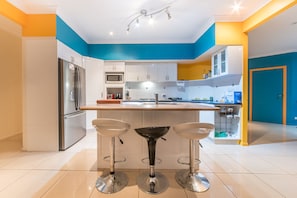 House, 3 Bedrooms, 2 Bathrooms | In-room dining - Seaside Hideaway - Hideaway Bay (Hideaway Bay)