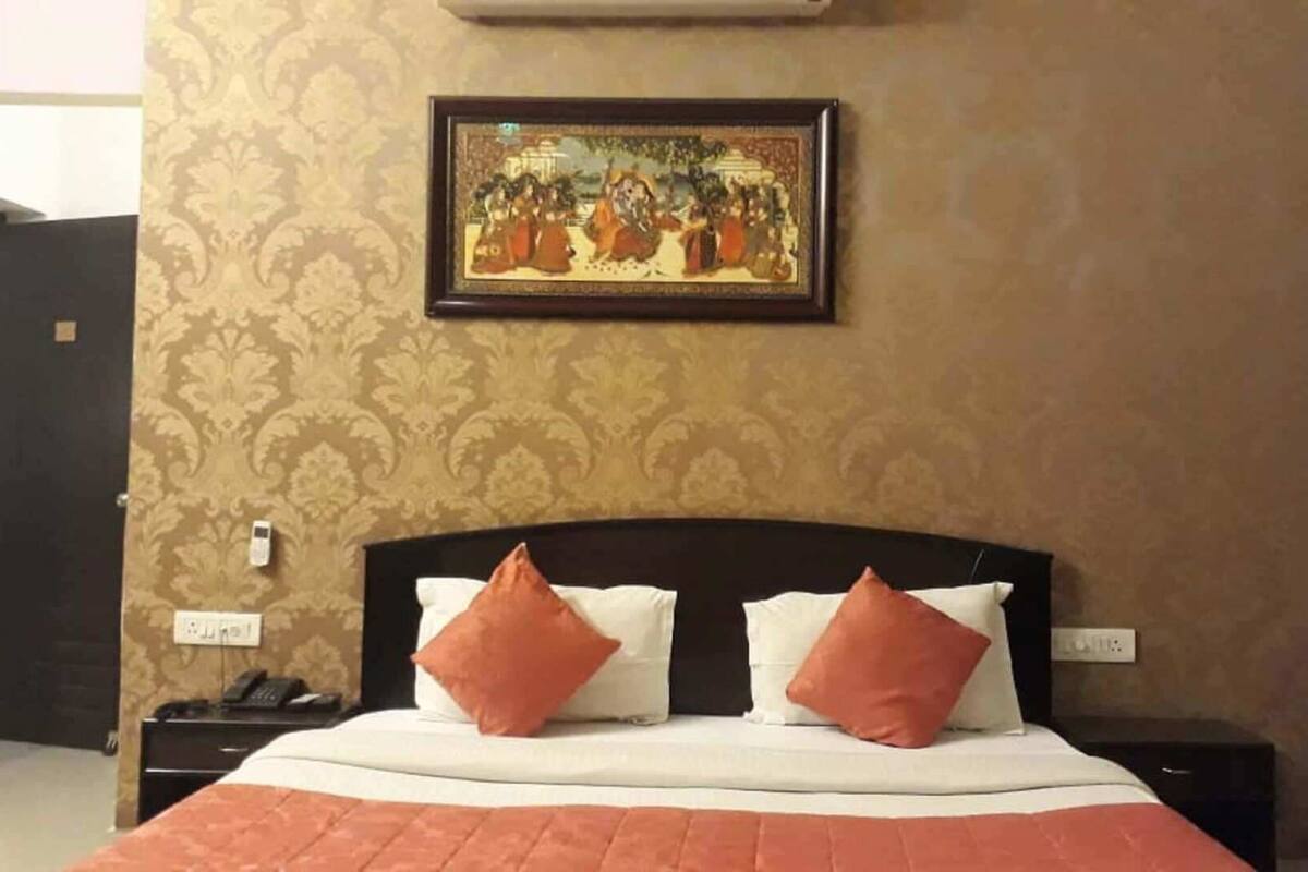 Egyptian cotton sheets, premium bedding, pillow-top beds