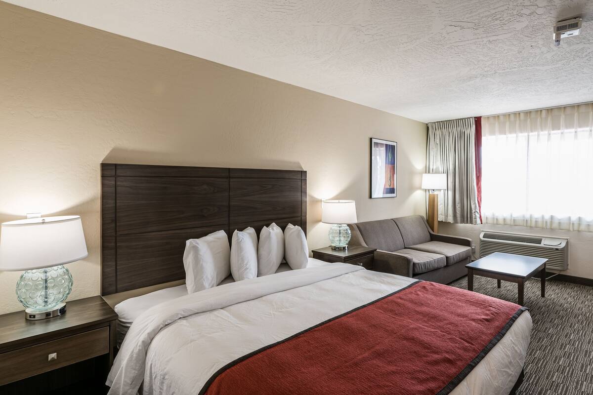 1 bedroom, pillow-top beds, in-room safe, desk