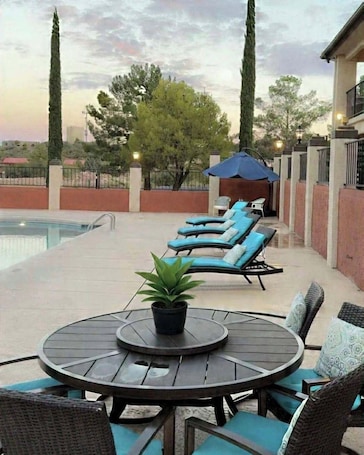 Seasonal outdoor pool, open 8:00 AM to 10:00 AM, sun loungers. Lux Verde Hotel
