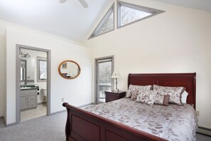 4 bedrooms, desk, iron/ironing board, free WiFi