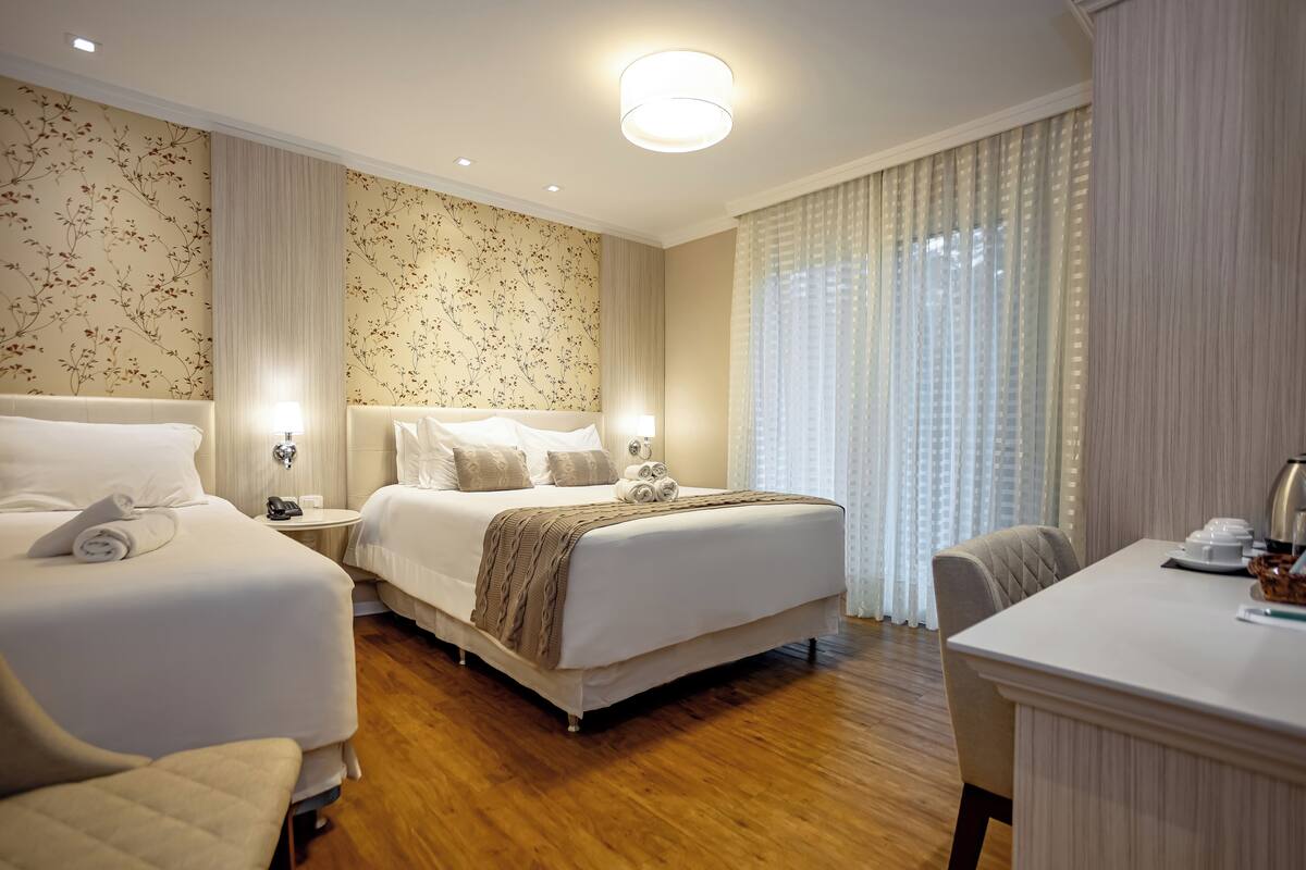 deluxe apartment, multiple beds | minibar, in-room safe, blackout curtains, free wifi