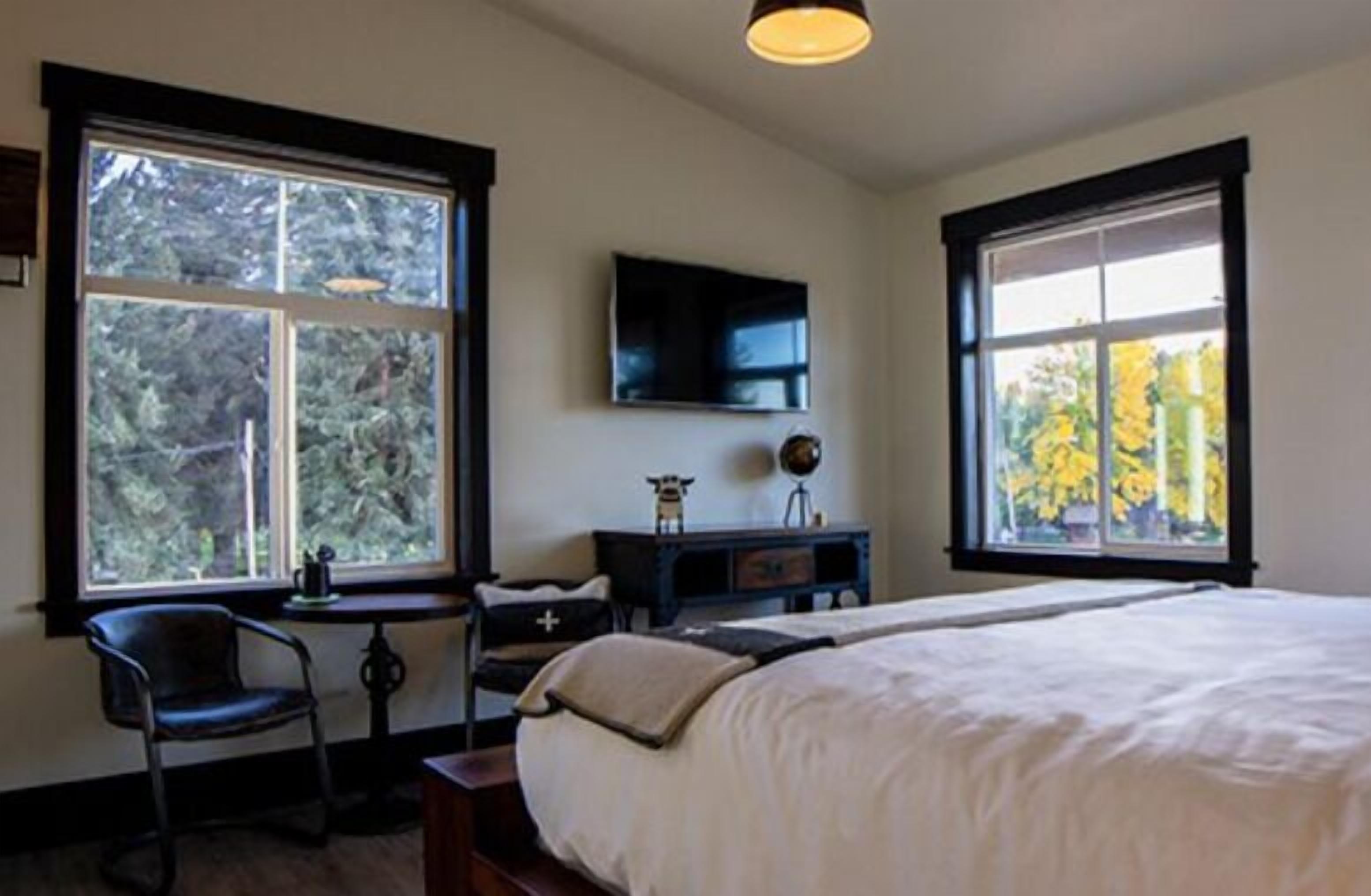 blackout curtains, free wifi, bed sheets, wheelchair access