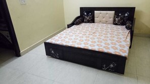 2 bedrooms, in-room safe, iron/ironing board, bed sheets