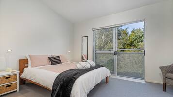 Executive Apartment, 3 Bedrooms, Non Smoking, Partial Ocean View
