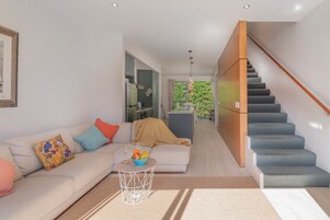 Deluxe Apartment, 3 Bedrooms | Individually decorated, individually furnished, laptop workspace