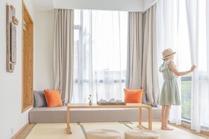 Suíte luxo | Frigobar (abastecido com itens grátis), cofres nos quartos, escrivaninha