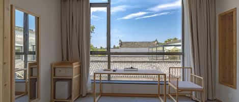 Suíte luxo | Frigobar (abastecido com itens grátis), cofres nos quartos, escrivaninha