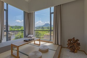 Suíte luxo | Frigobar (abastecido com itens grátis), cofres nos quartos, escrivaninha