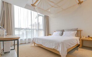 Suíte luxo | Frigobar (abastecido com itens grátis), cofres nos quartos, escrivaninha