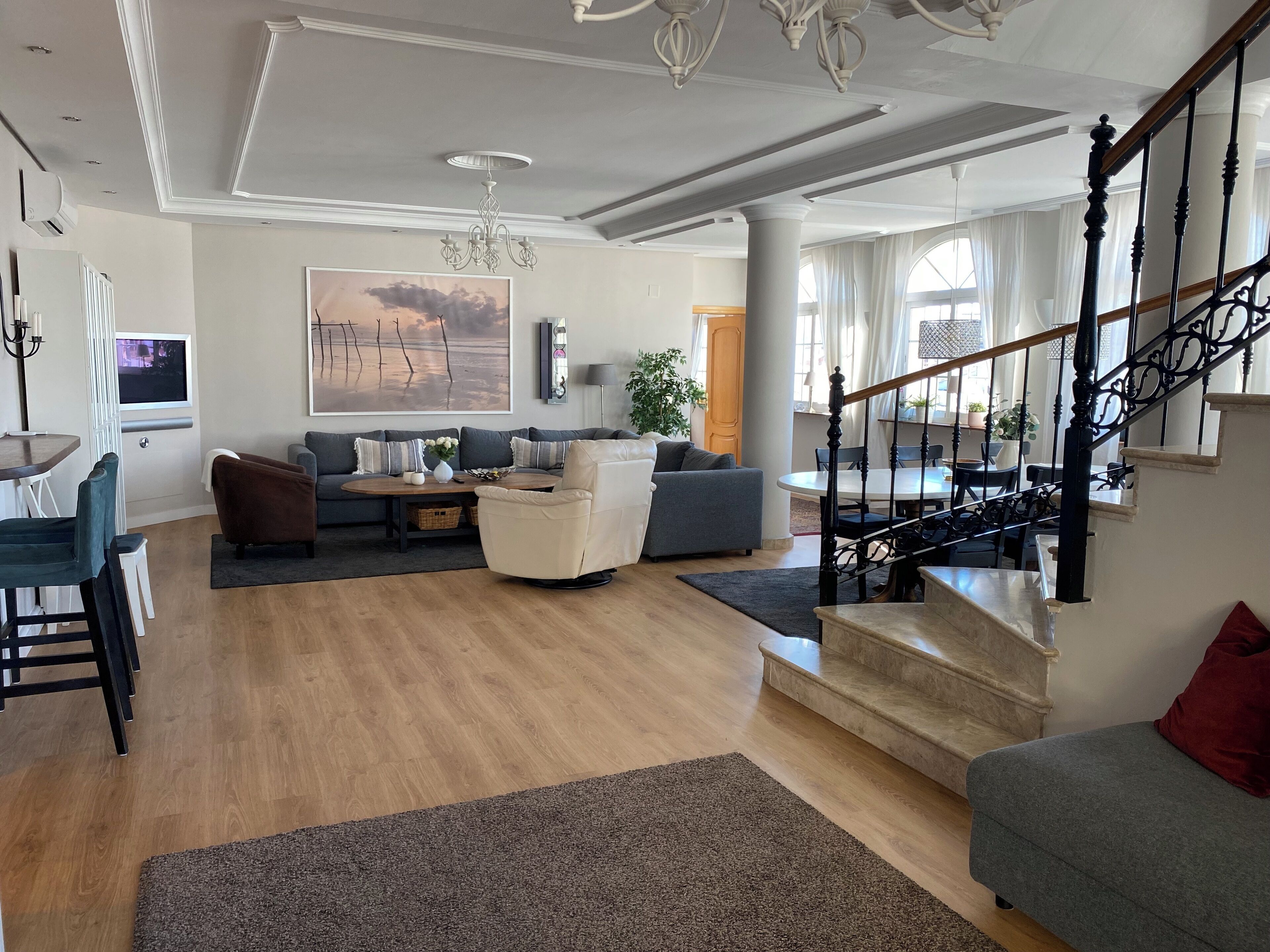 Fernseher, Bücher, Stereoanlage