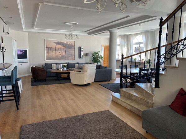 تلفزيون، كُتُب، ستيريو