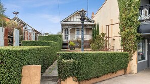 Exterior - Charlies Daylesford ~ Town Centre! (Daylesford)
