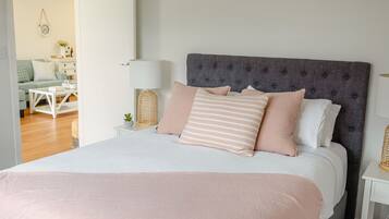 2 bedrooms, iron/ironing board, travel cot, free WiFi