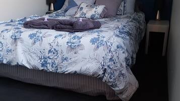 2 bedrooms, iron/ironing board, travel cot, free WiFi