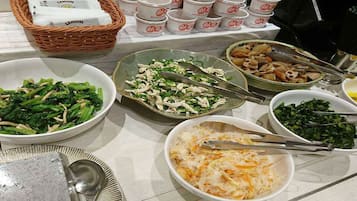 Daily buffet breakfast (JPY 1500 per person)