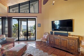 テレビ、DVD プレーヤー