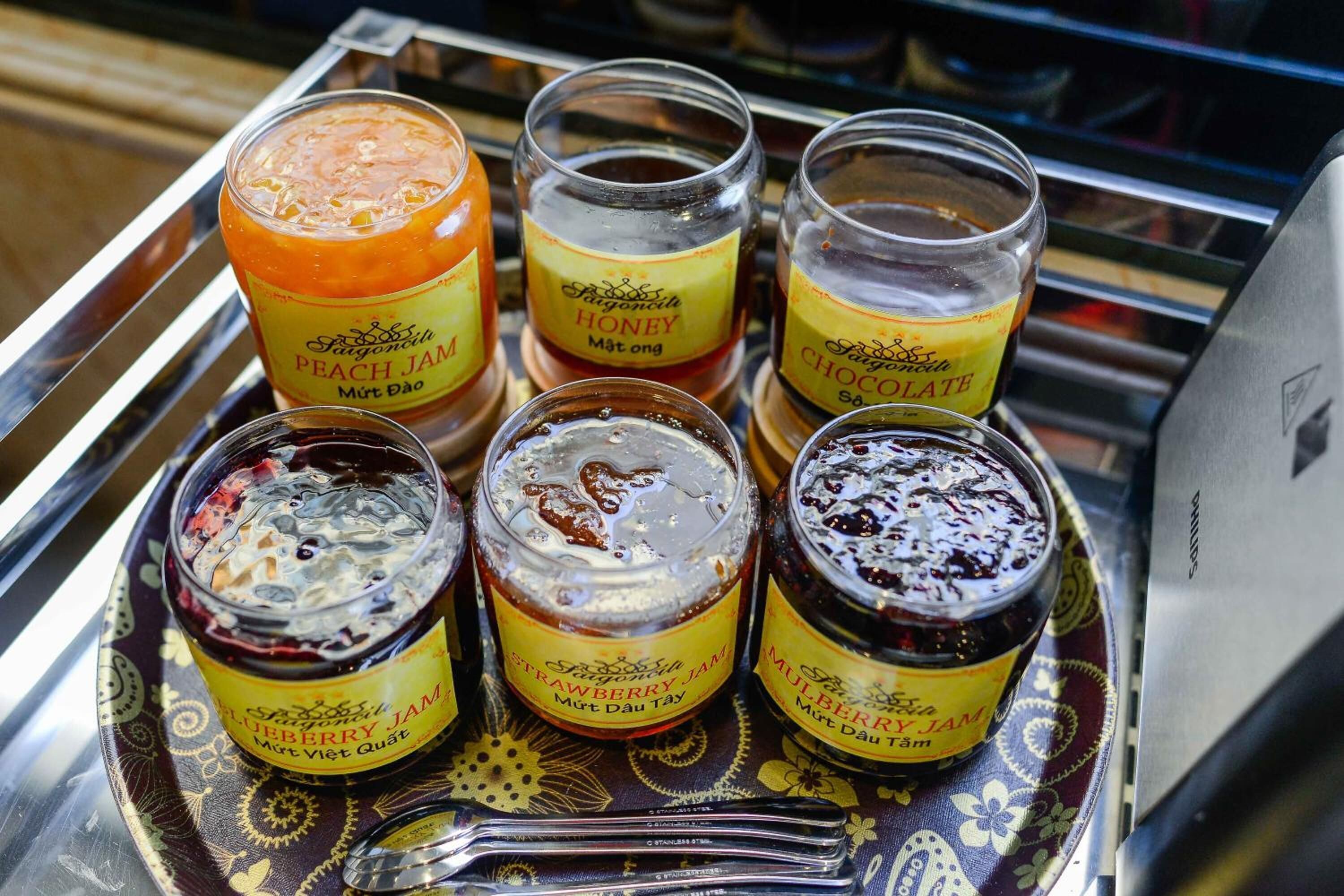 breakfast, lunch, dinner served; local and international cuisine