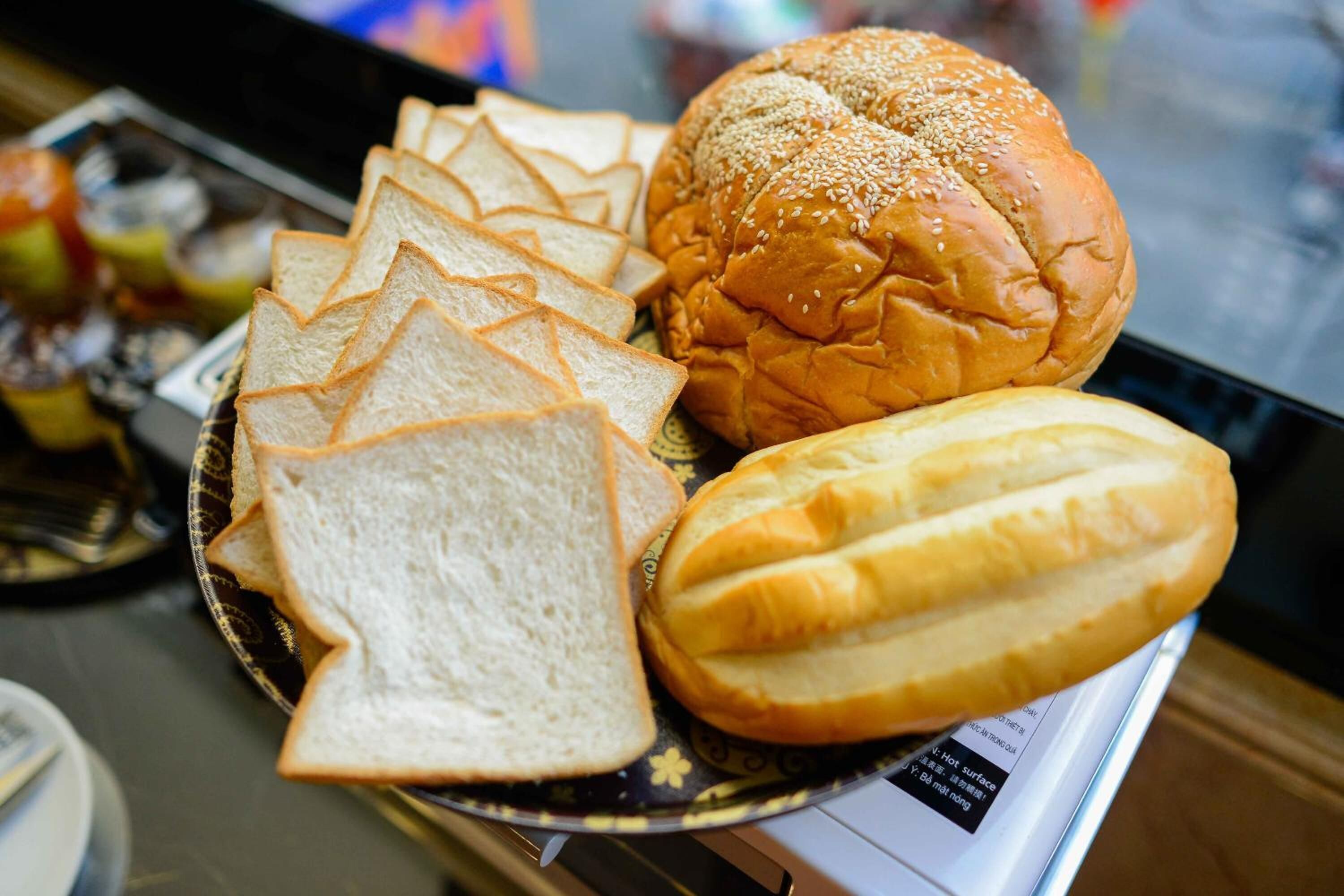 breakfast, lunch, dinner served; local and international cuisine