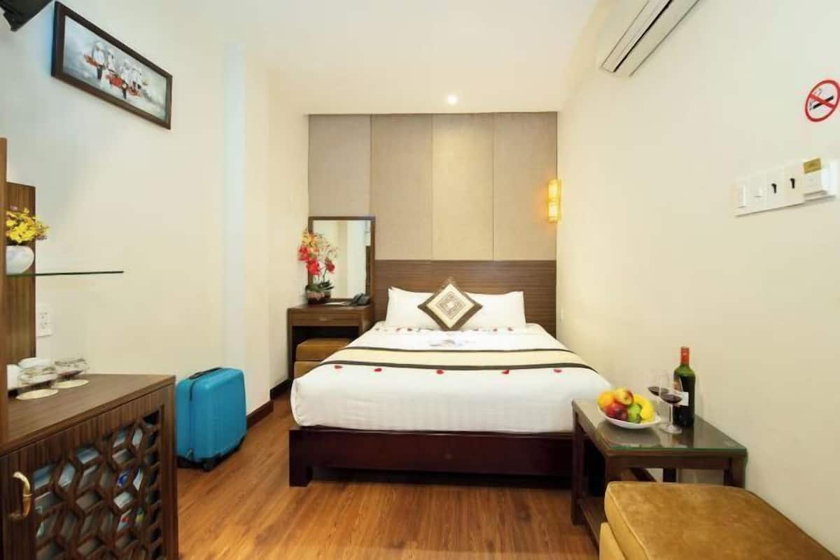 Minibar, in-room safe, desk, blackout curtains