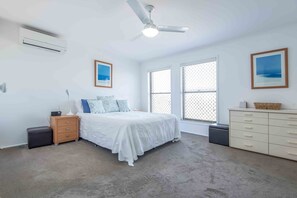 4 dormitoris, planxa i posts de planxar, wifi i roba de llit 