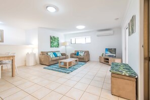 TV, DVD player - Sunrise Holiday Home - Space, Style, Comfort & Heated Pool (Sunrise Beach)