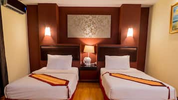 Standard Twin Room | In-room safe, desk, free WiFi, bed sheets