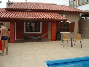 Pool - House with pool, barbecue, air conditioning. (Caraguatatuba)