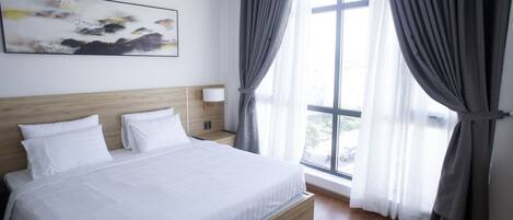 Suite (1) | Desk, blackout drapes, soundproofing, iron/ironing board