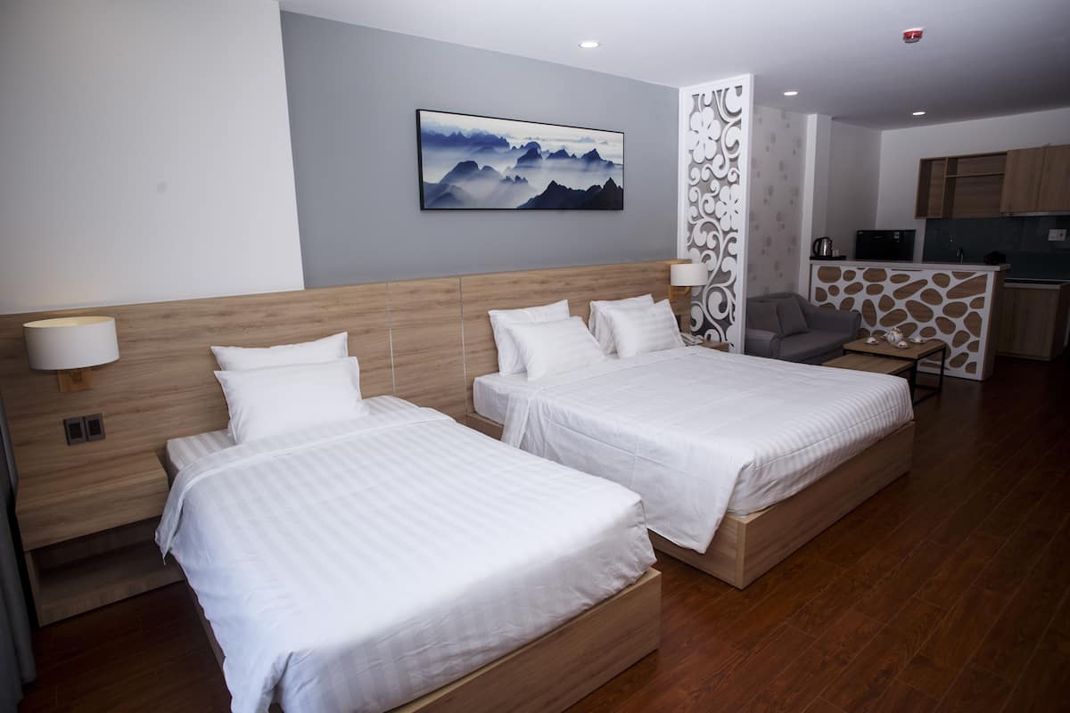 Deluxe Room (3) | Desk, blackout drapes, soundproofing, iron/ironing board