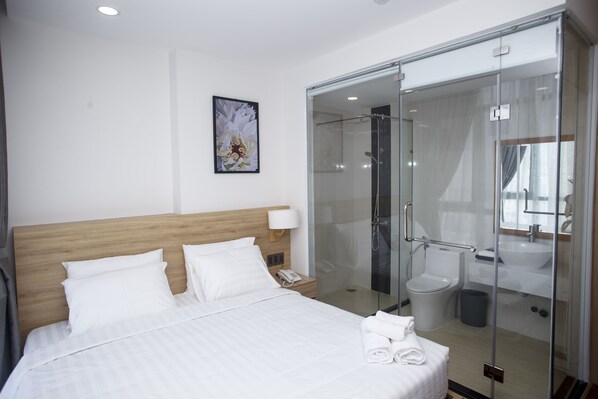 Superior Room | Desk, blackout drapes, soundproofing, iron/ironing board - LiLy Apartment (Nha Trang)