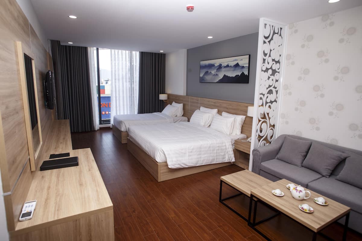 Suite (3) | Desk, blackout drapes, soundproofing, iron/ironing board
