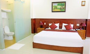 Habitació (VIP) | Minibar, escriptori, planxa i posts de planxar i wifi gratuïta 