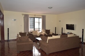 Luxury Apartment, Multiple Beds, Non Smoking - Westside Residency (Nairobi)