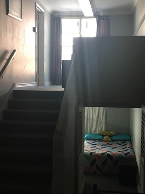 2 bedrooms, iron/ironing board, bed sheets - Brisbane City Loft style unit, perfect for airport, CBD, Fortitude Valley (Brisbane City)