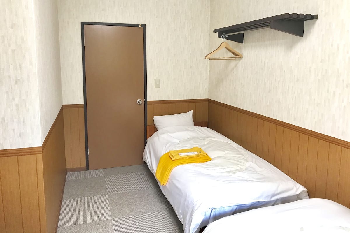 Verduisterende gordijnen, gratis wifi, beddengoed