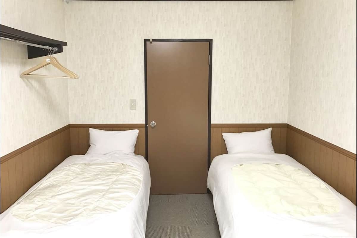 Verduisterende gordijnen, gratis wifi, beddengoed