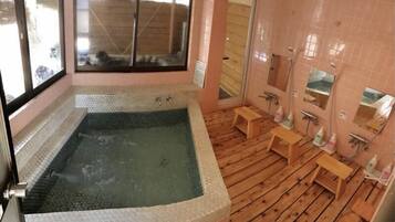 Indoor spa tub