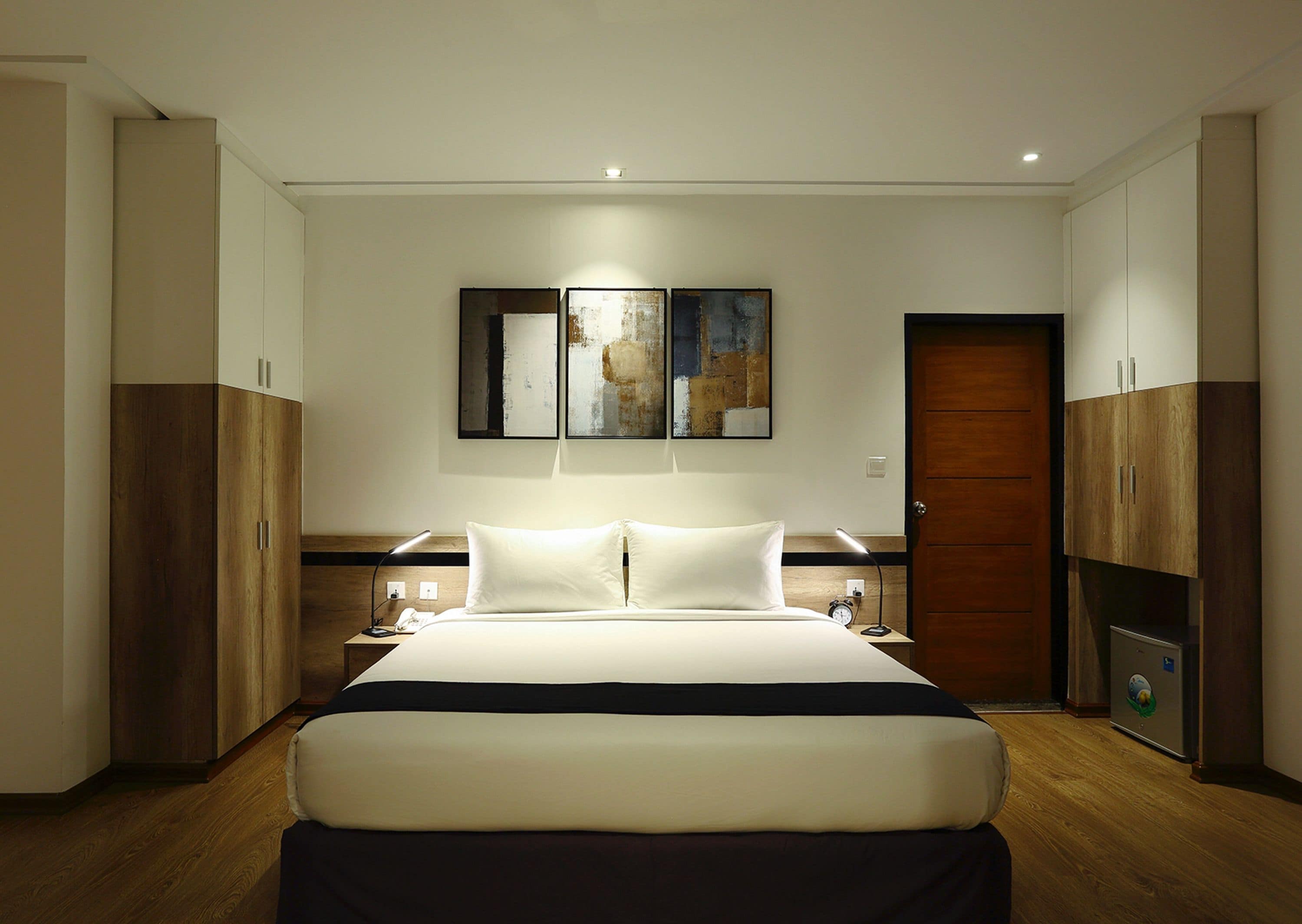 premier double room | minibar, in-room safe, desk, blackout curtains